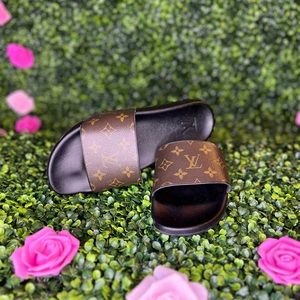 Louis Vuitton Waterfront slide size 8